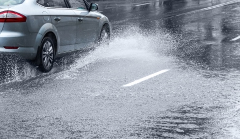 evitar aquaplaning rent a car Ibiza 